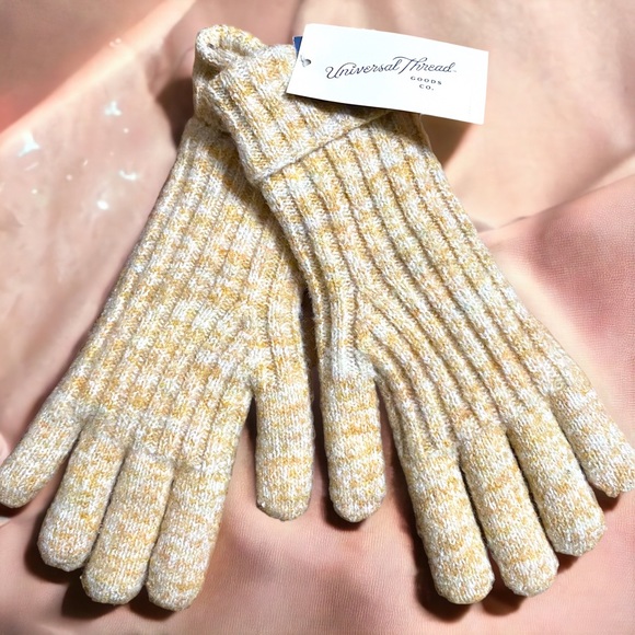 Woman’s Fleece Lined Gold Gloves - Picture 1 of 4